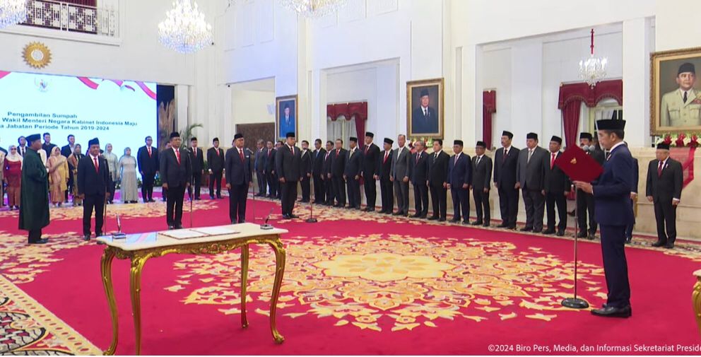 Dilantik Tiga Orang Kepala Lembaga Pemerintah di Istana Negara