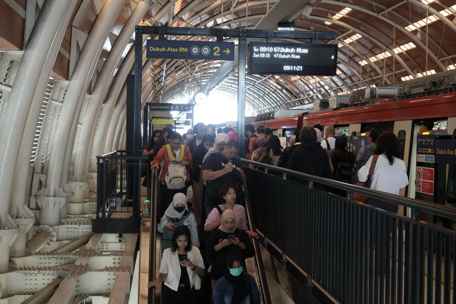 LRT Jabodebek Jadi Pilihan Mobilitas Saat Libur Idulfitri